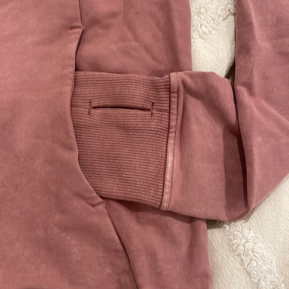 LULULEMON hoodie. Dusty rose. Size 2 - Picture 3 of 4